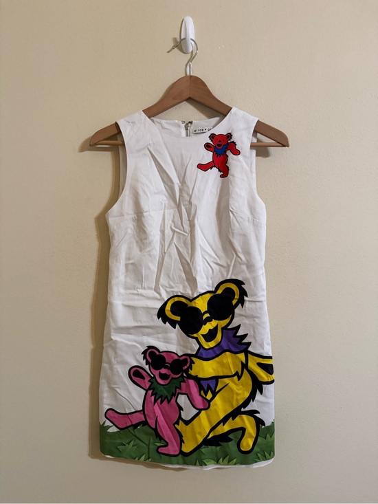 Alice + Olivia Dresses & Skirts - Alice + Olivia x Grateful Dead Clyde Shift Dress Bear White Multi Size 0